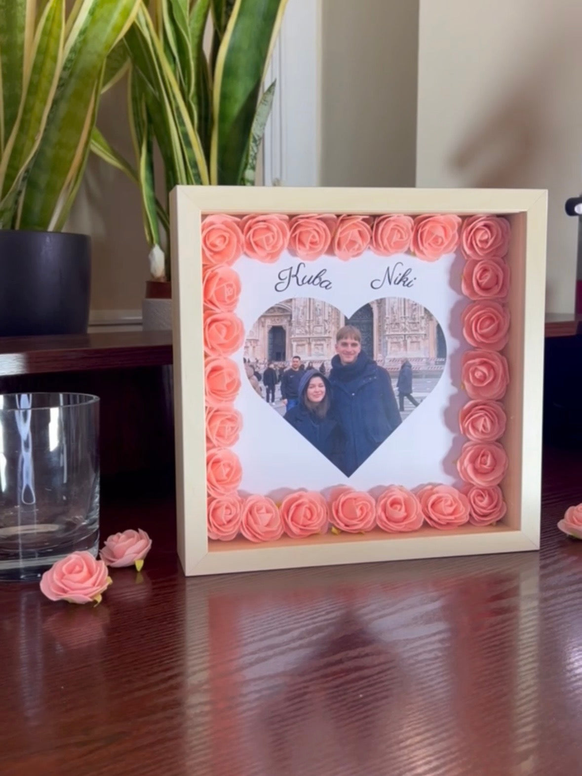 Personalizowana Ramka 3D "Różane Serce" – Wasze Zdjęcie w Eleganckiej Oprawie