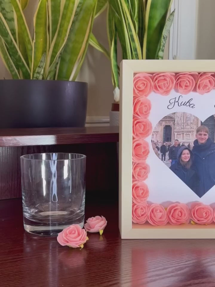 Personalizowana Ramka 3D "Różane Serce" – Wasze Zdjęcie w Eleganckiej Oprawie
